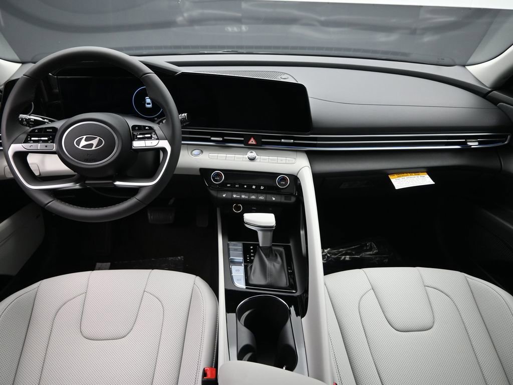 New 2025 Hyundai Elantra Limited image 24