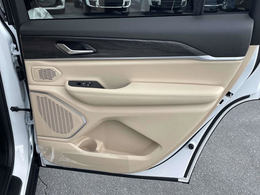 New 2026 Jeep Grand Cherokee L Limited image 18
