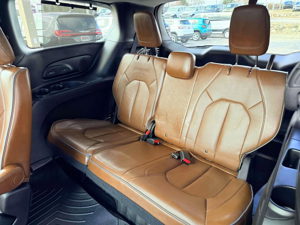 Used 2017 Chrysler Pacifica Limited image 12