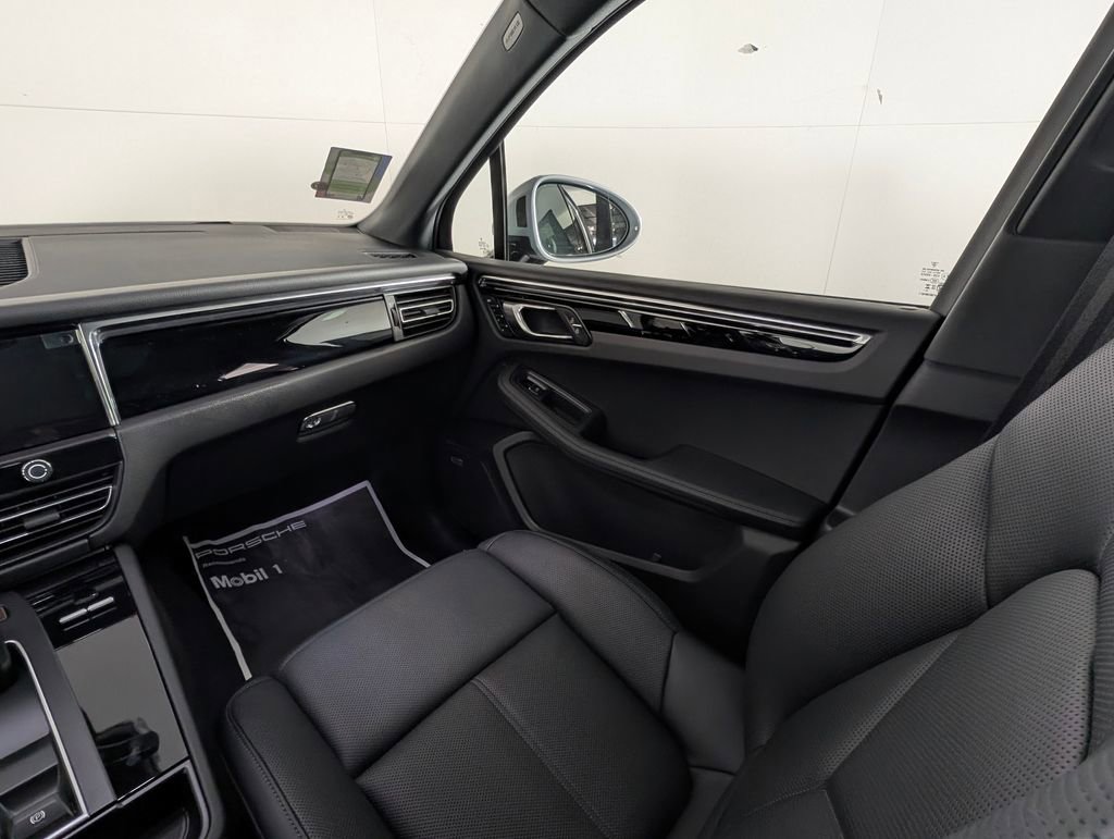 New 2026 Porsche Macan image 23