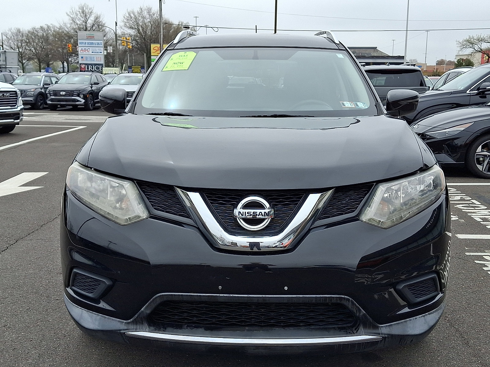 Used 2016 Nissan Rogue SV image 2