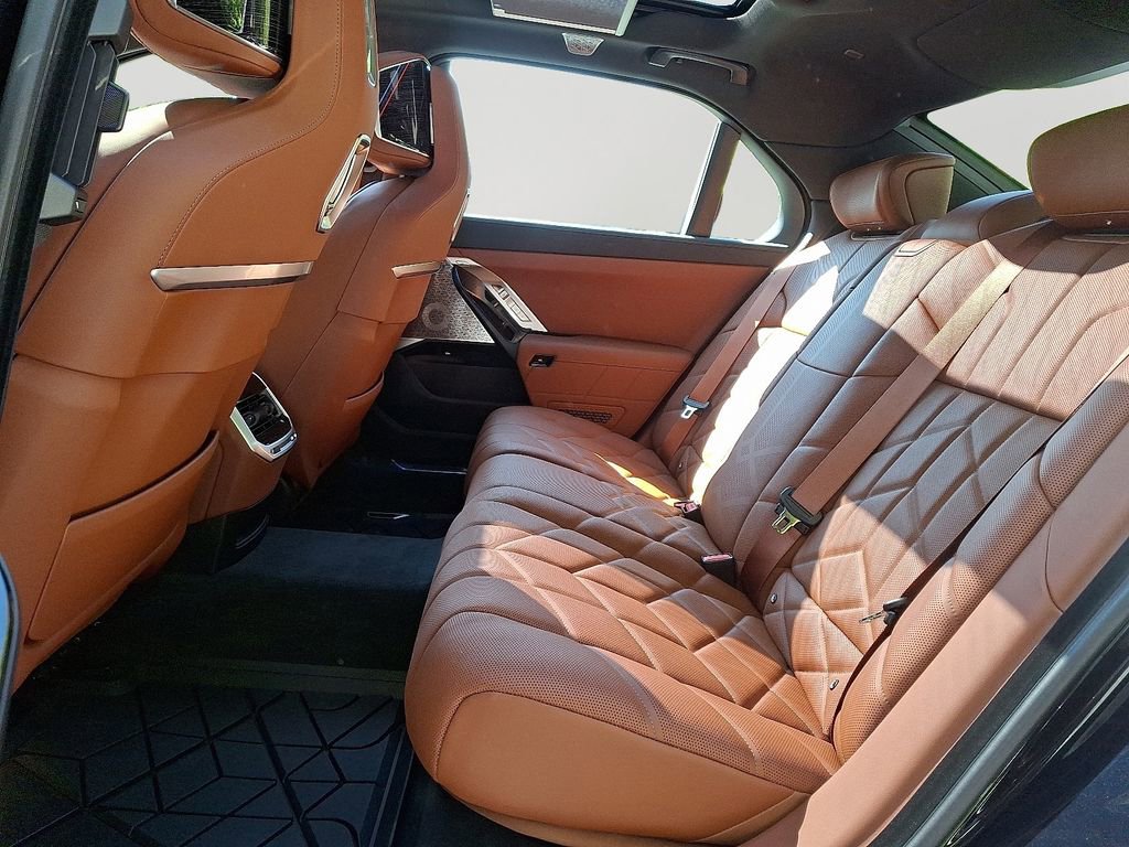 New 2026 BMW 750e xDrive w/ Executive Package AWD/4WD image 5