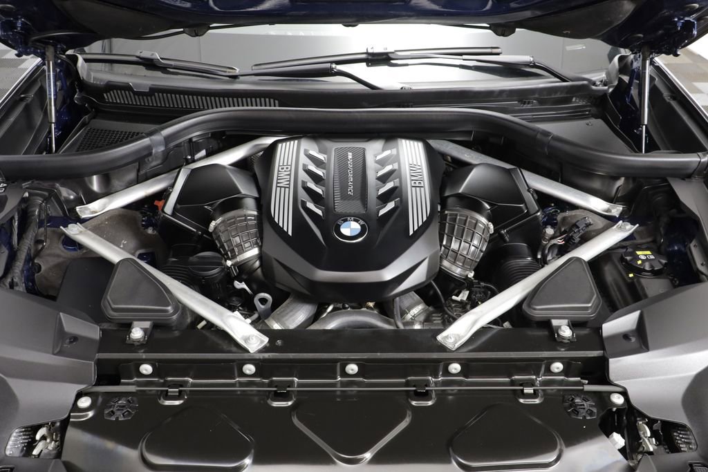 Used 2022 BMW X7 M50i AWD/4WD image 25