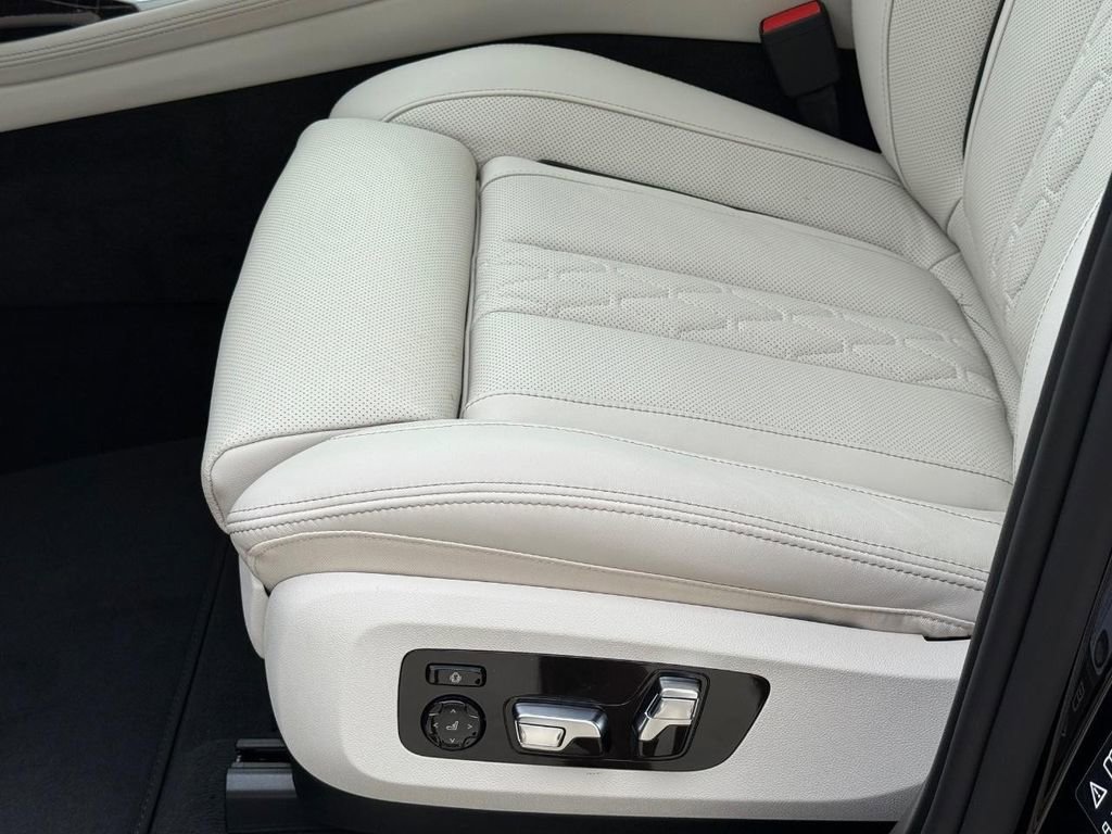 New 2026 BMW X7 M60i image 19