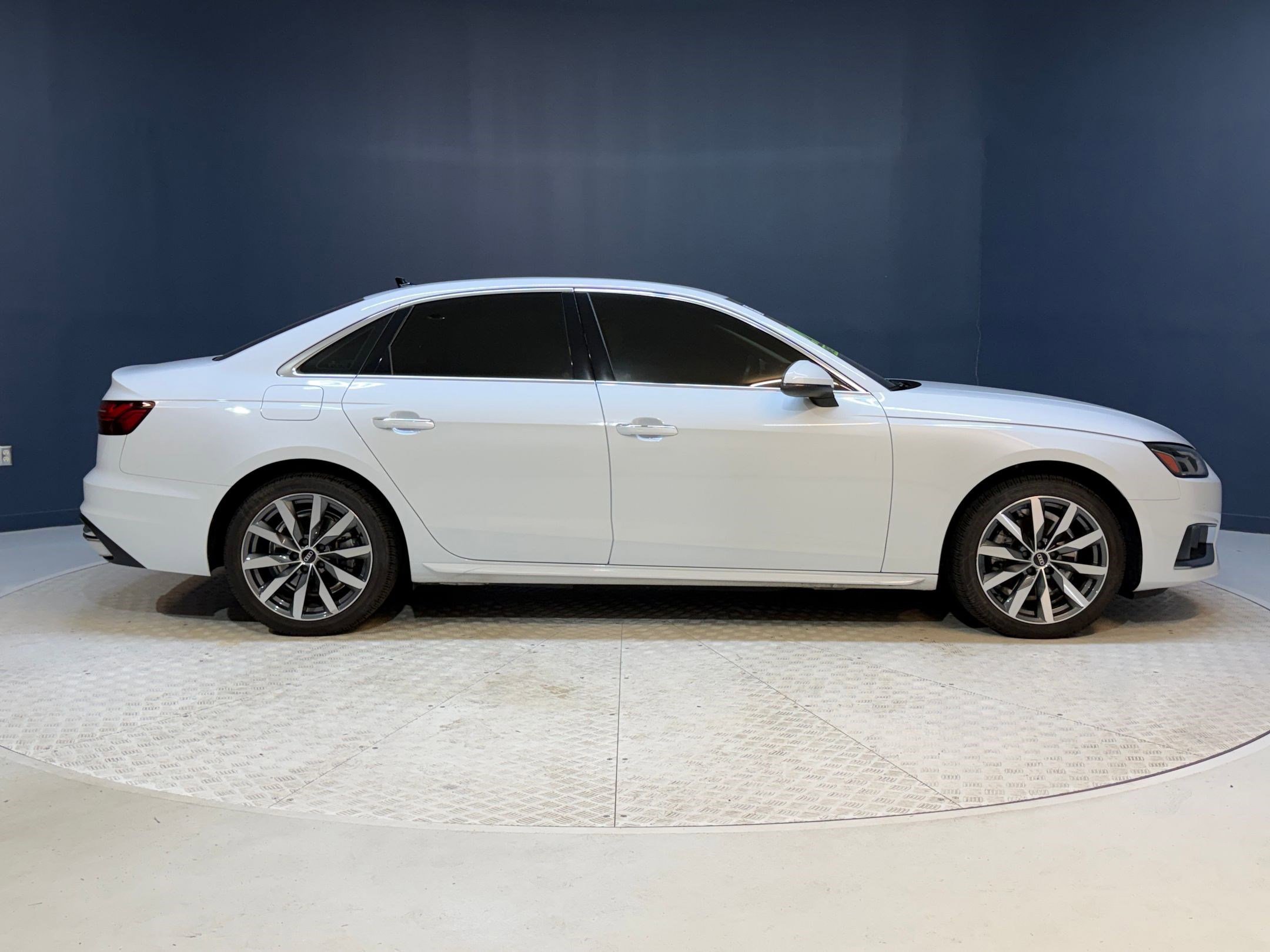 Used 2021 Audi A4 2.0T Premium w/ Convenience Package image 8