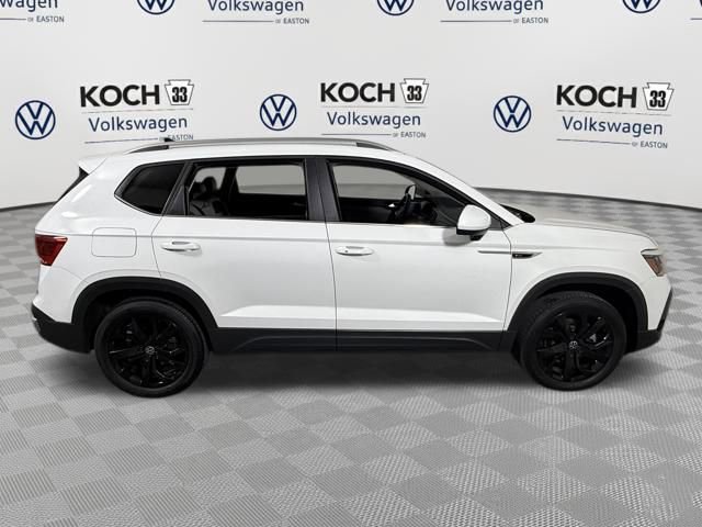 Used 2022 Volkswagen Taos SE w/ IQ.Drive SE Package AWD/4WD image 9