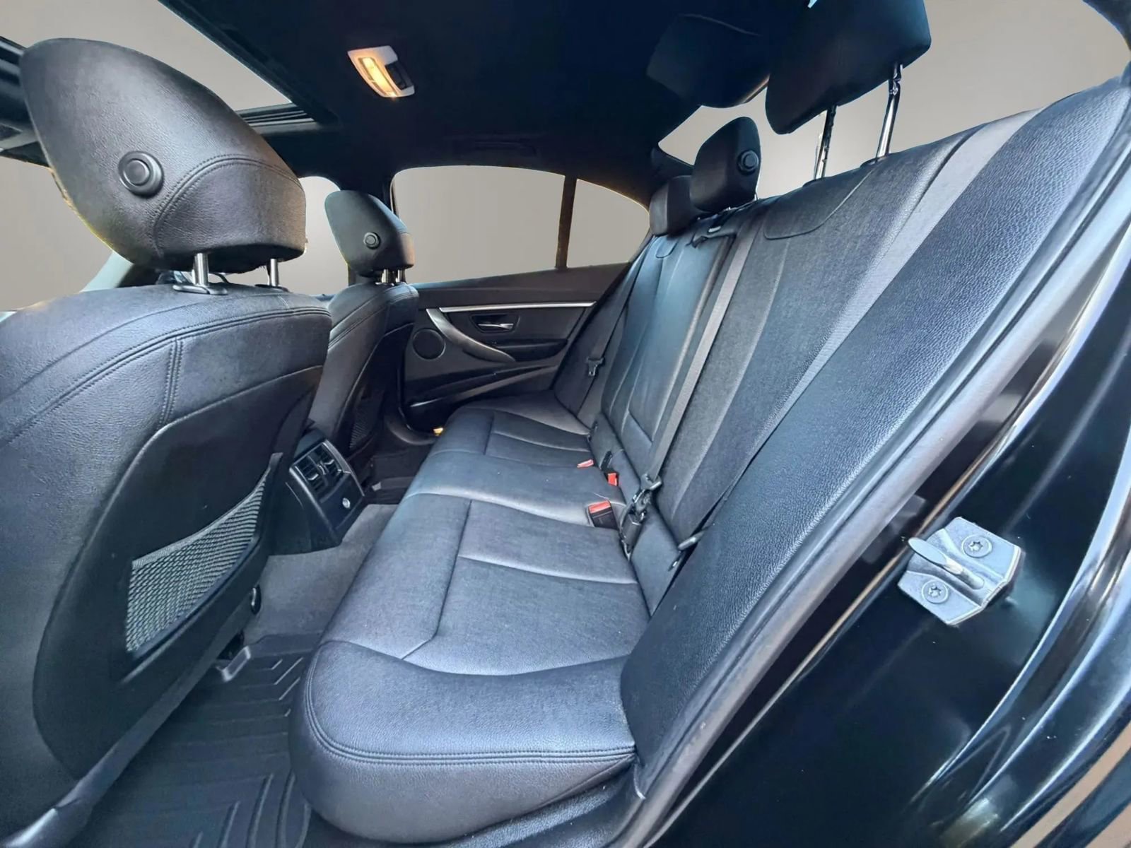 Used 2018 BMW 330i xDrive Sedan AWD/4WD image 33