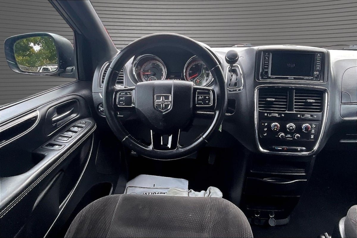 Used 2018 Dodge Grand Caravan SE FWD image 8