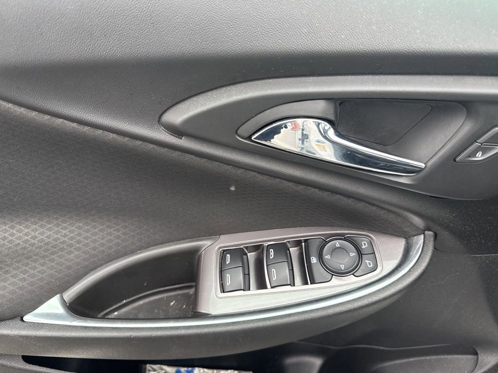 Used 2018 Chevrolet Malibu LT w/ Driver Confidence Package image 15