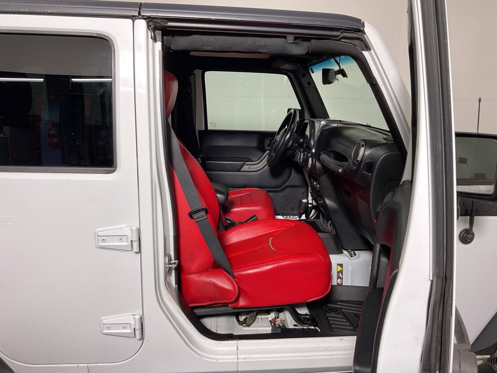 Used 2015 Jeep Wrangler Unlimited Sport w/ Quick Order Package 24S AWD/4WD image 32