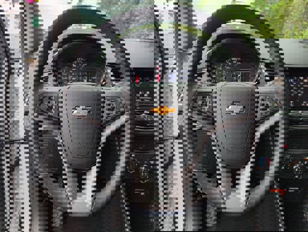 Used 2020 Chevrolet Trax LT w/ LT Convenience Package image 24