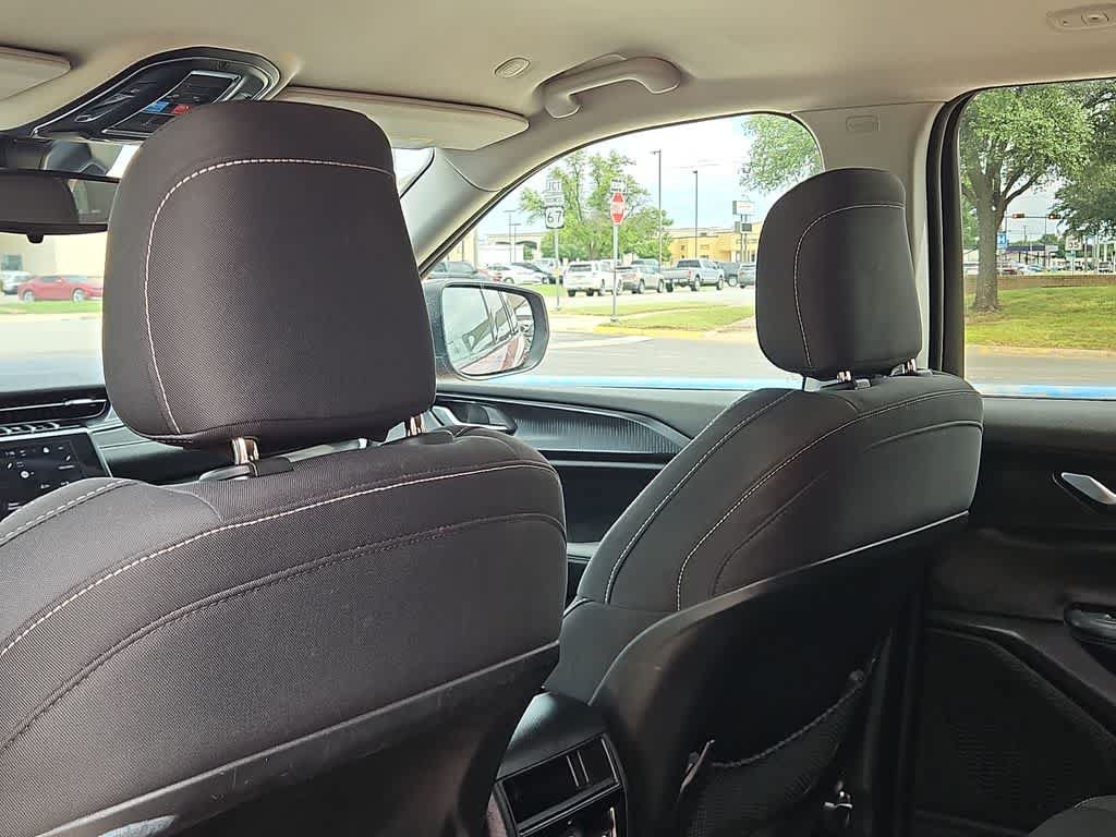 Used 2024 Jeep Grand Cherokee Laredo RWD image 16