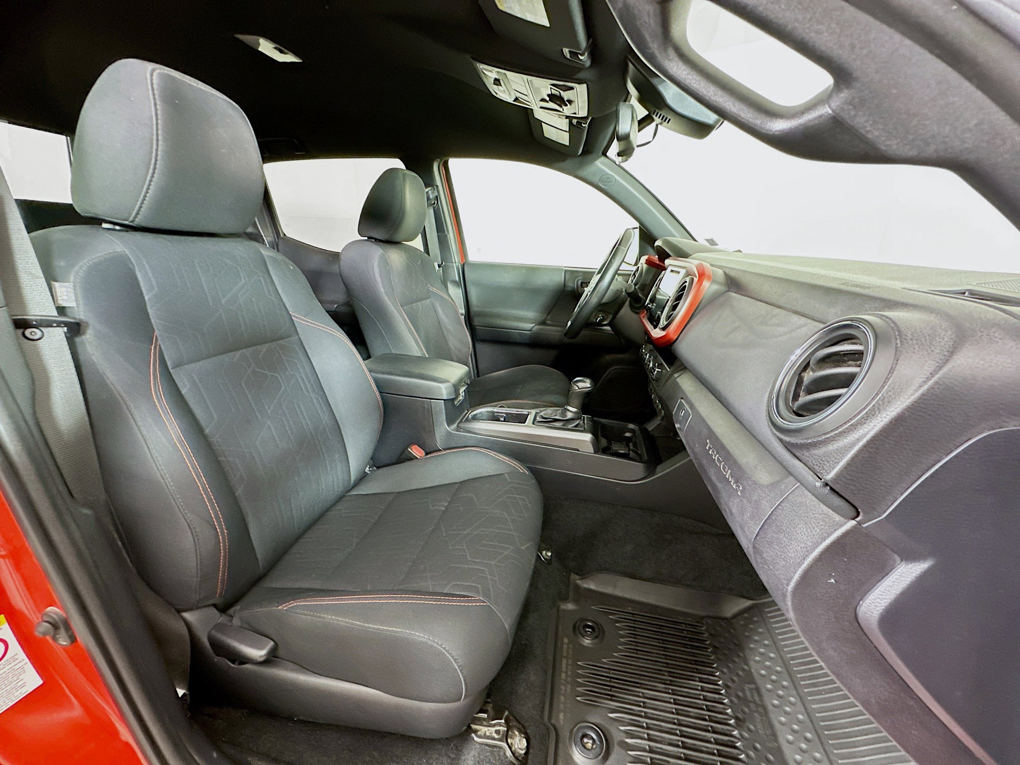 Used 2018 Toyota Tacoma TRD Off-Road image 30