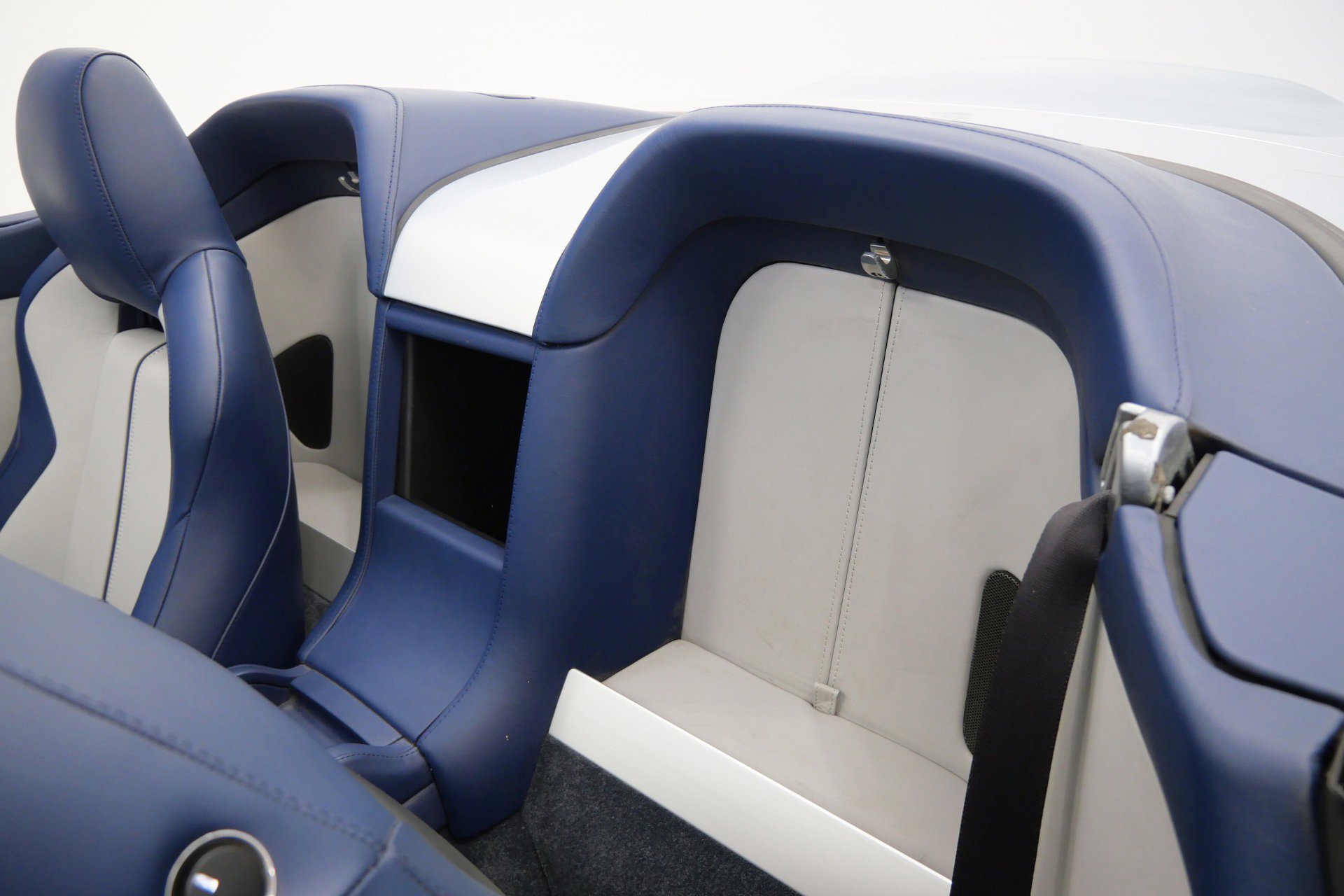 Used 2017 Aston Martin V12 Vantage S RWD image 31