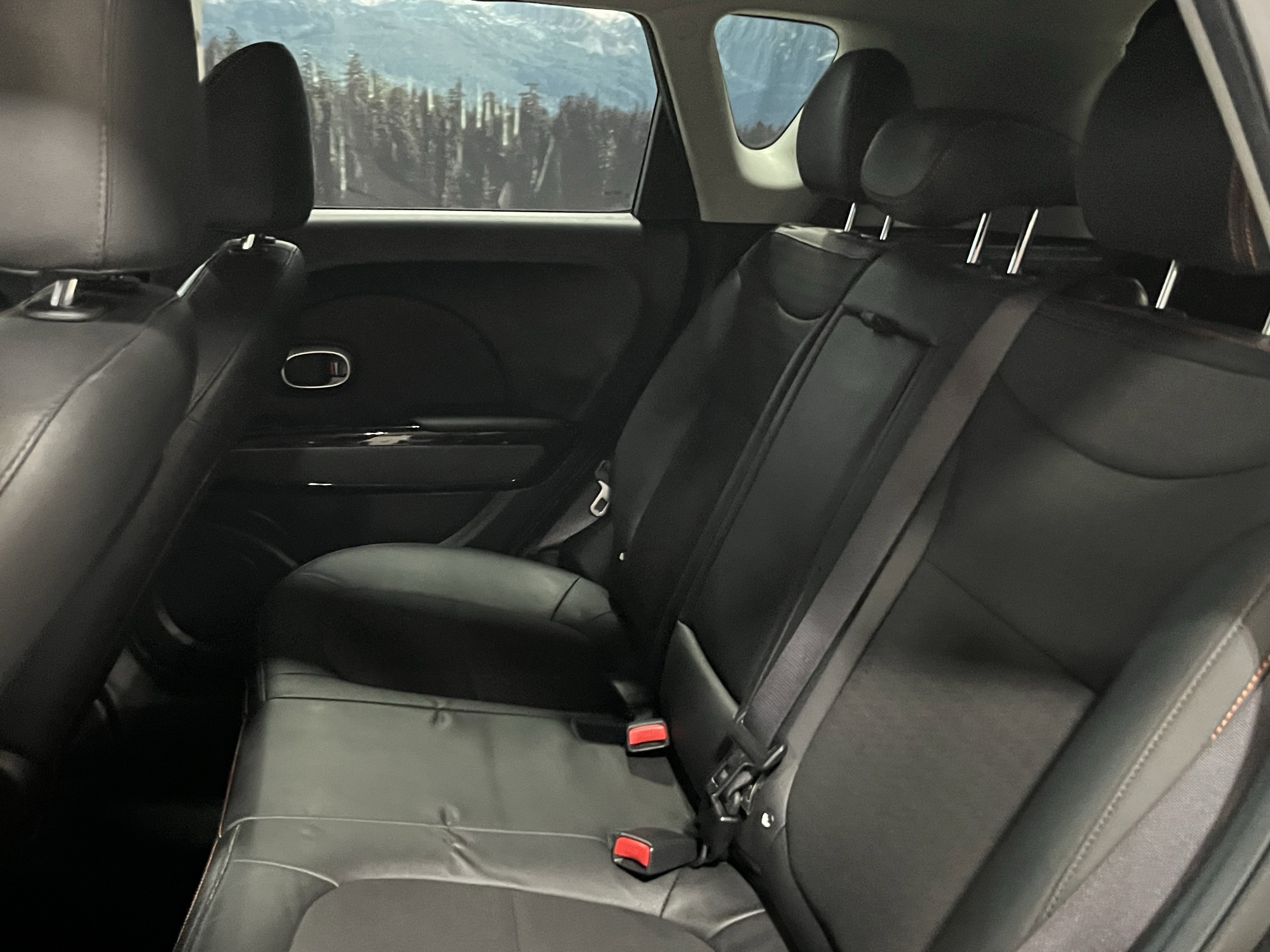 Used 2019 Kia Soul ! FWD image 14
