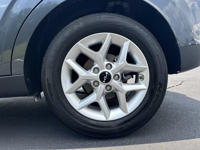Used 2025 Kia Soul LX w/ LX Technology Package FWD image 29