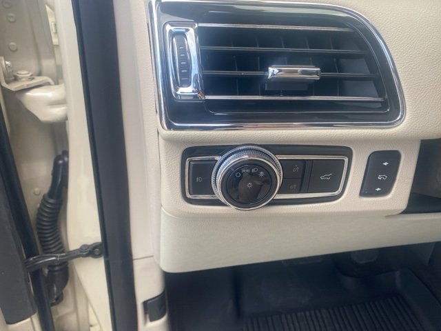 Used 2018 Lincoln Navigator Select w/ Technology Package image 19