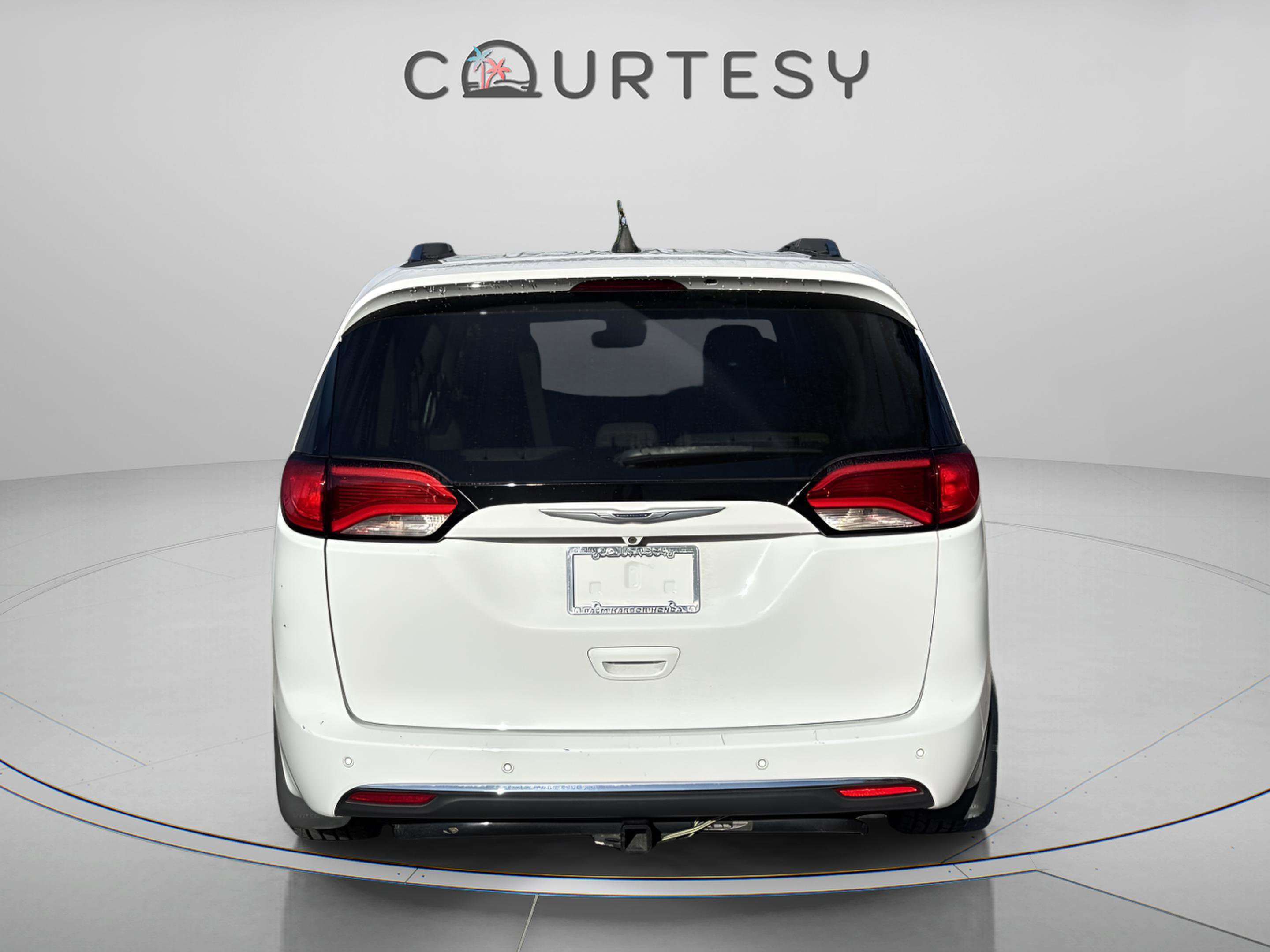 Used 2020 Chrysler Pacifica Touring-L Plus w/ Tire & Wheel Group image 6