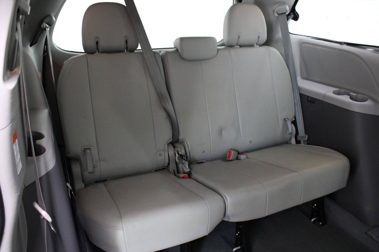 Used 2020 Toyota Sienna XLE Premium FWD image 34