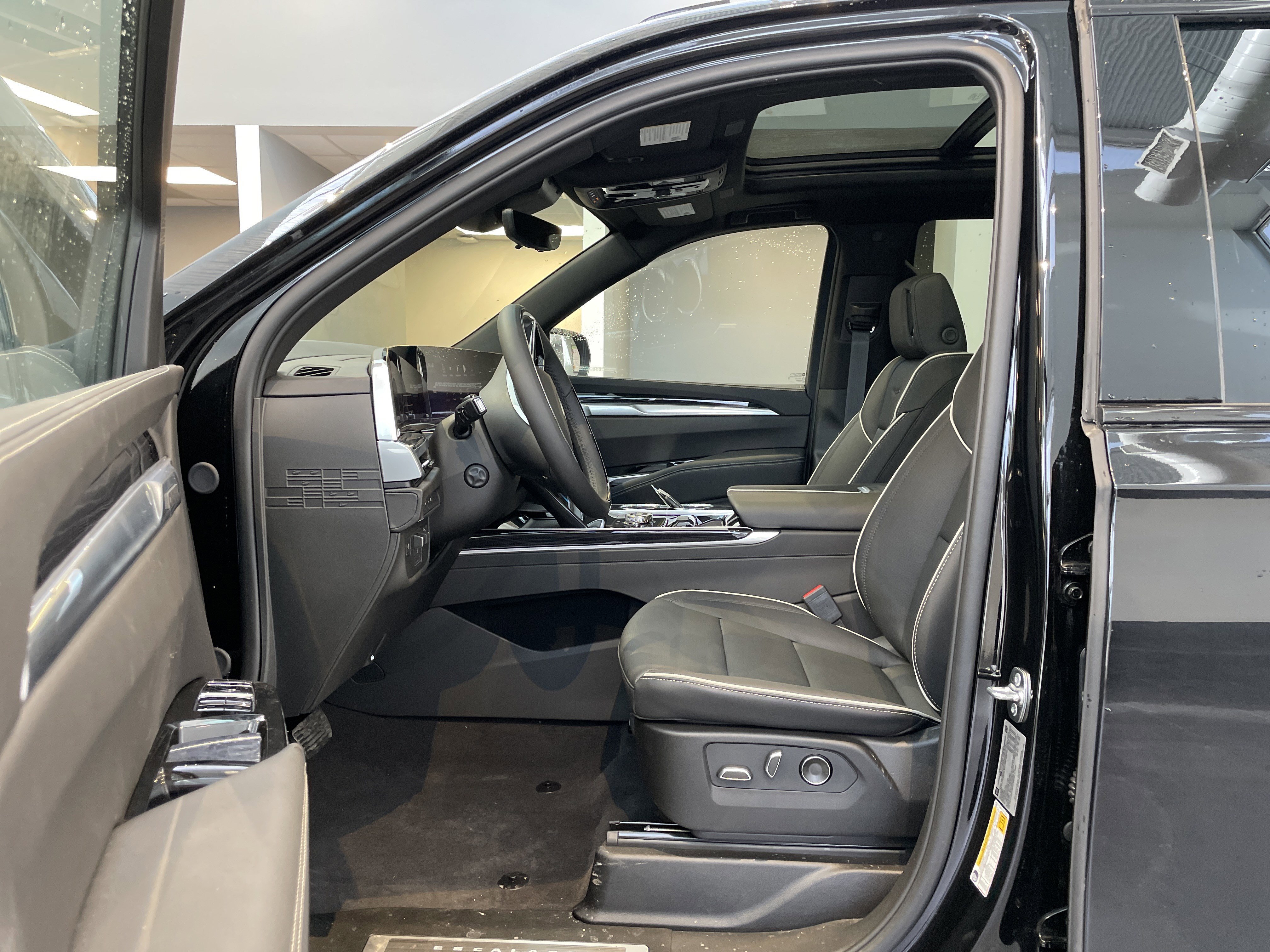 Used 2026 Cadillac Escalade Sport w/ LPO, ONYX Package image 17