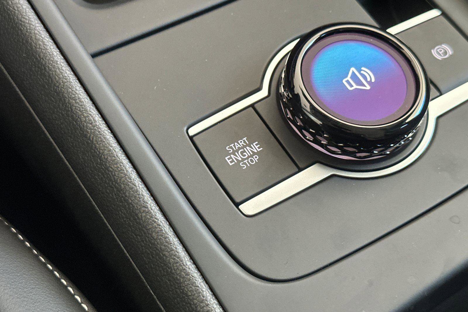 New 2025 Volkswagen Tiguan SE image 21