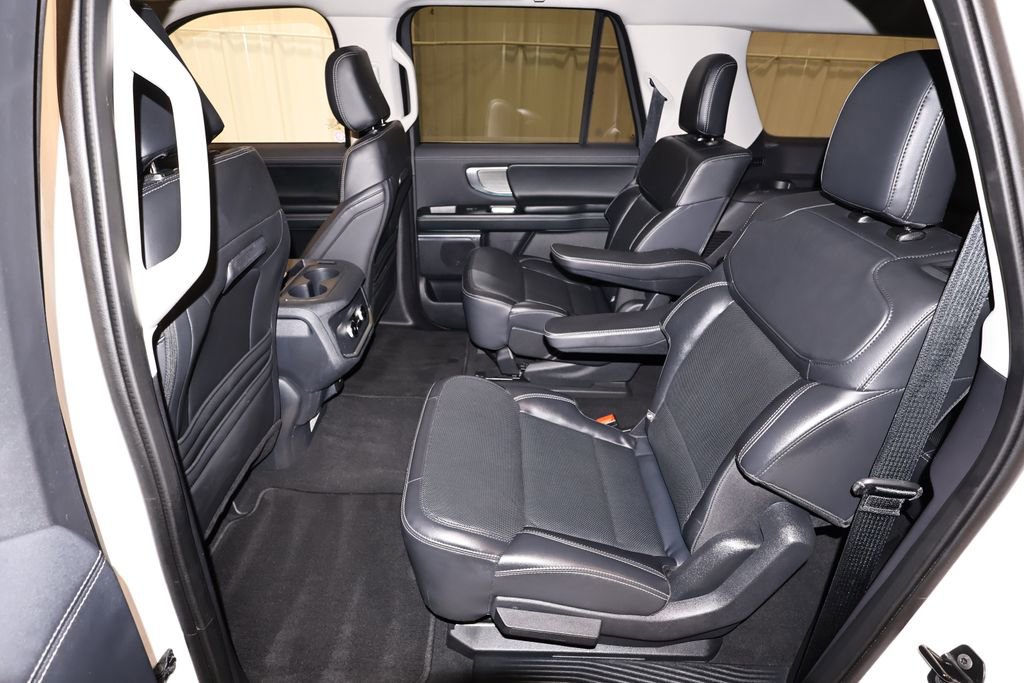 Certified 2025 Ford Expedition Max Platinum image 16