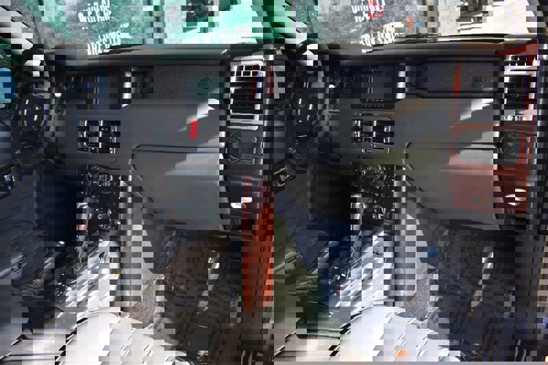 Used 2005 Land Rover Range Rover HSE image 39