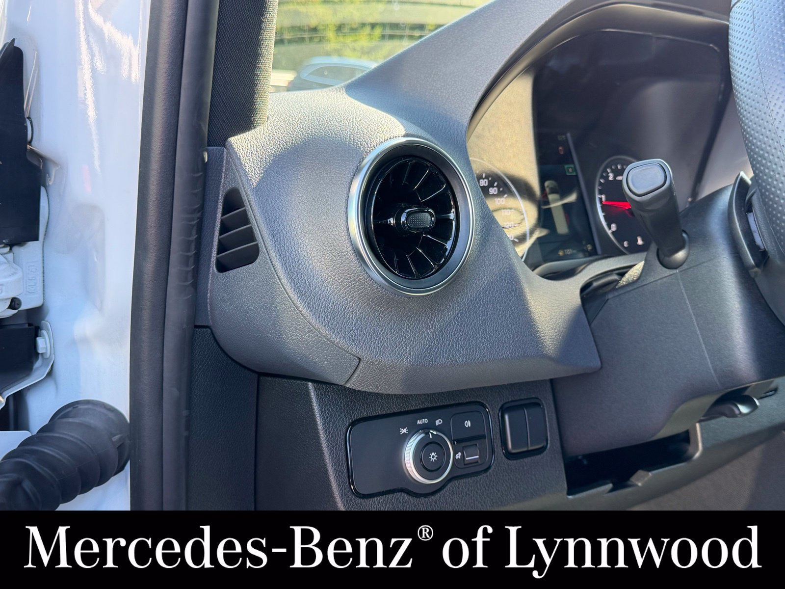 Used 2025 Mercedes-Benz Sprinter 2500 image 19