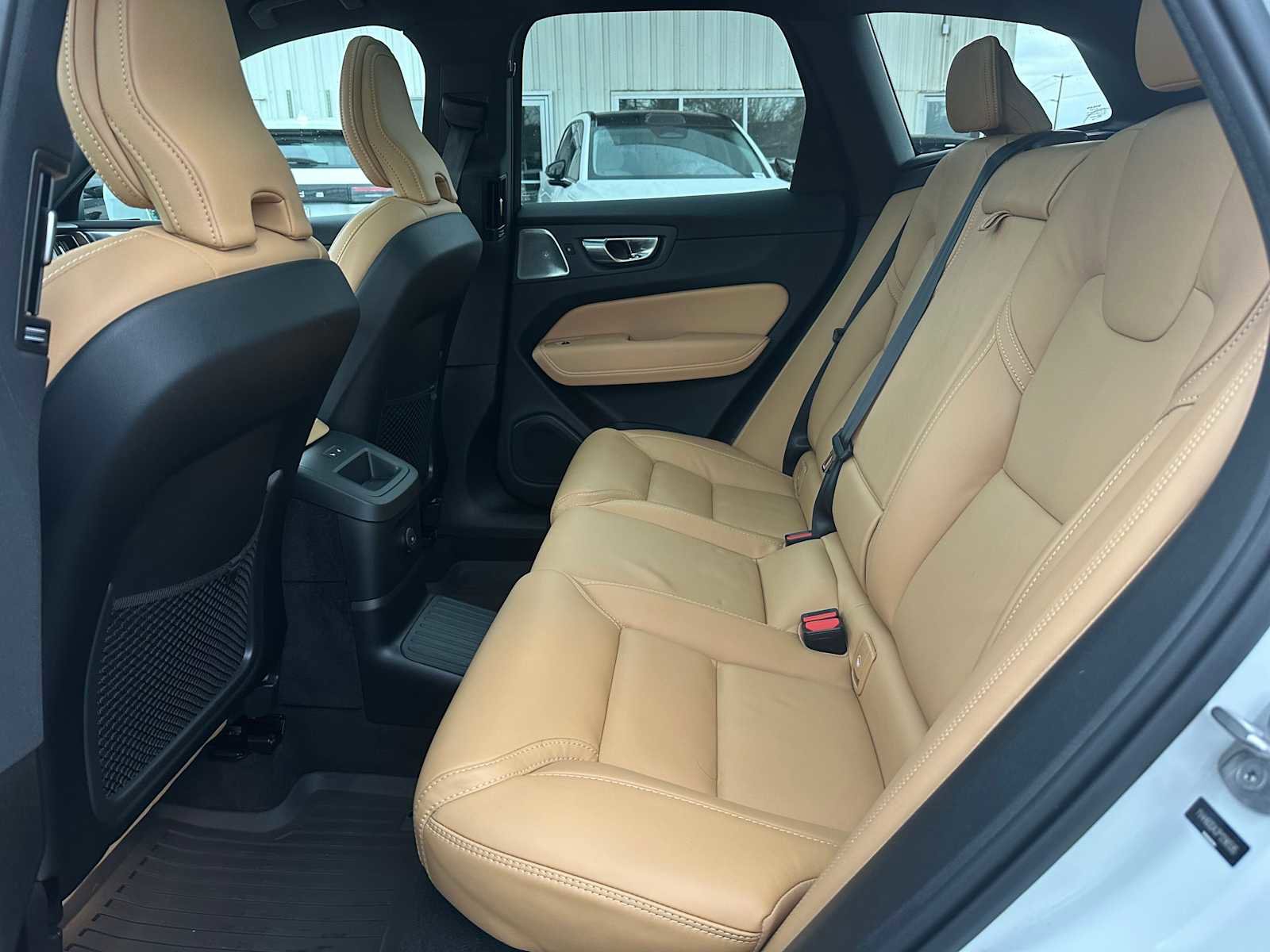 Certified 2023 Volvo XC60 T8 Ultimate w/ Climate Package image 15