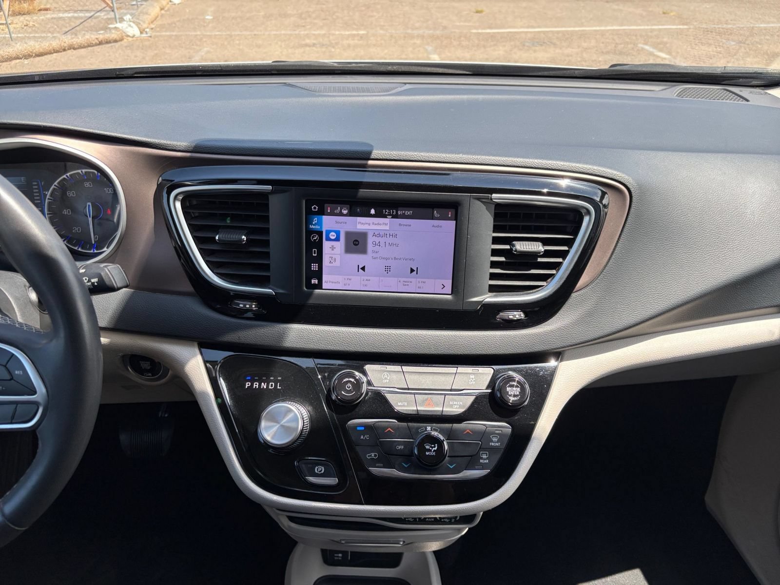 Used 2023 Chrysler Voyager LX FWD image 16