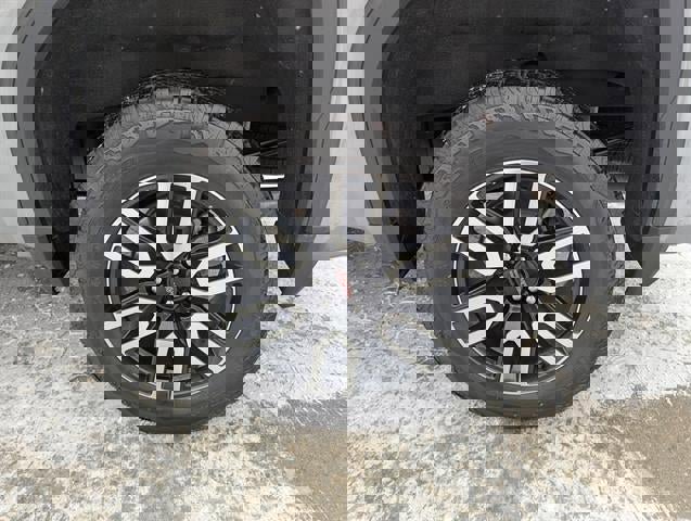 Used 2024 GMC Sierra 1500 AT4 w/ AT4 Premium Package image 16