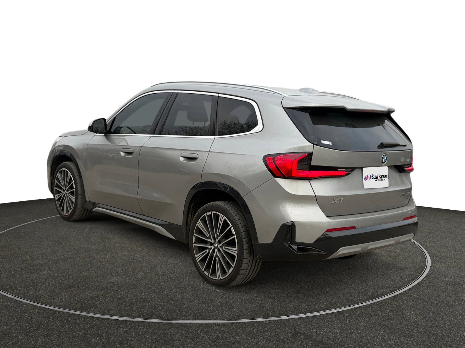 Used 2023 BMW X1 xDrive28i w/ Premium Package image 3