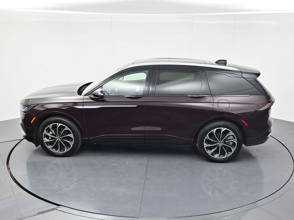 Used 2025 Lincoln Nautilus Reserve AWD/4WD image 48