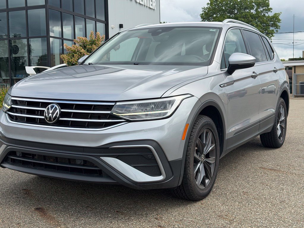 Used 2023 Volkswagen Tiguan SE w/ Panoramic Sunroof Package AWD/4WD image 1