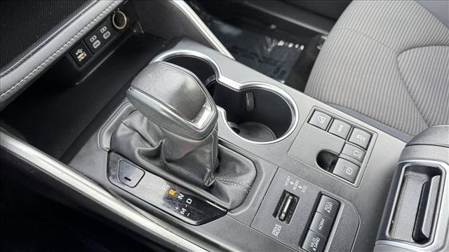 Used 2024 Toyota Highlander LE image 16