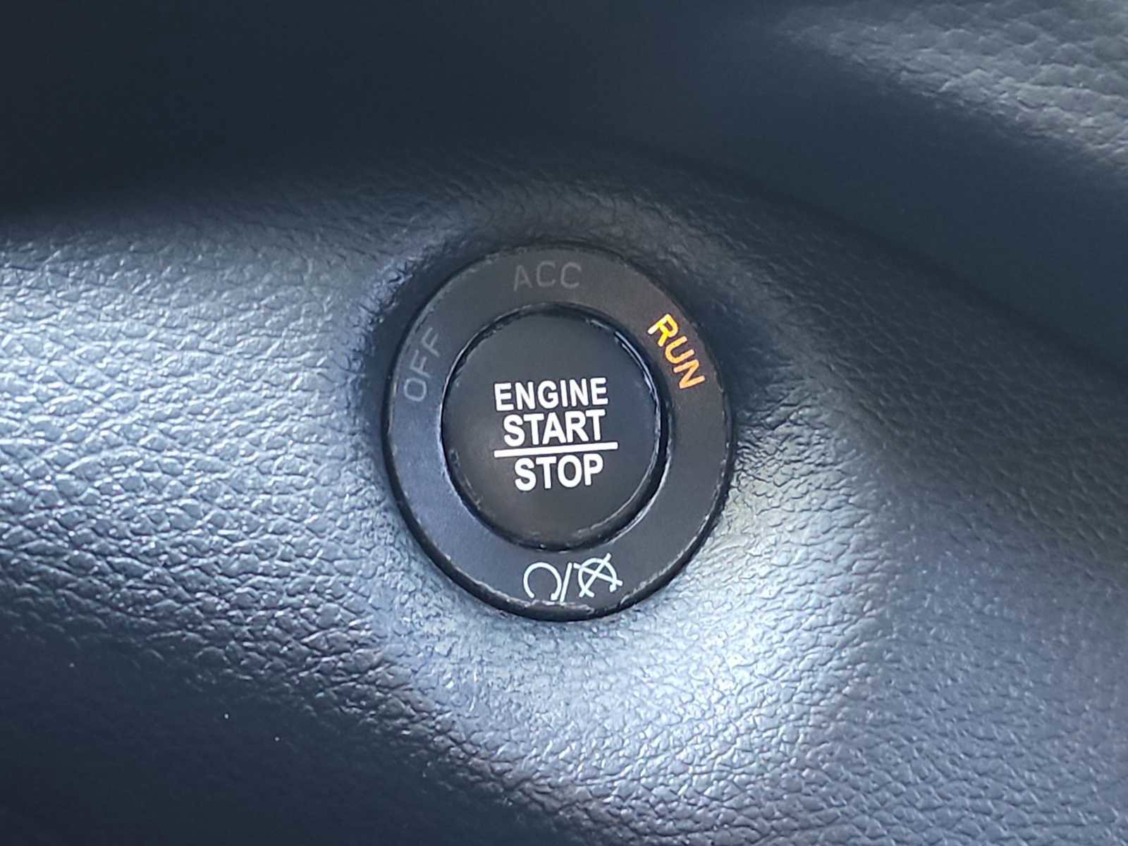 Used 2019 Jeep Cherokee Latitude Plus FWD image 24
