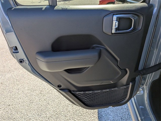 New 2026 Jeep Gladiator Mojave w/ Technology Group image 28