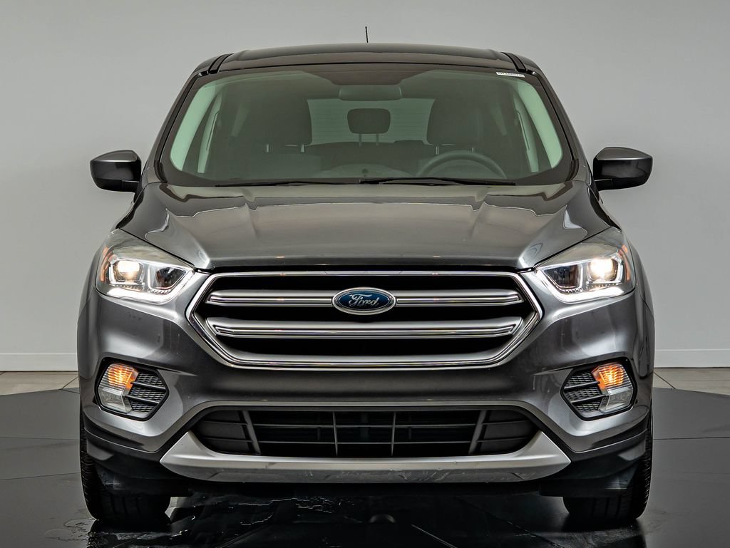 Used 2017 Ford Escape SE FWD image 2