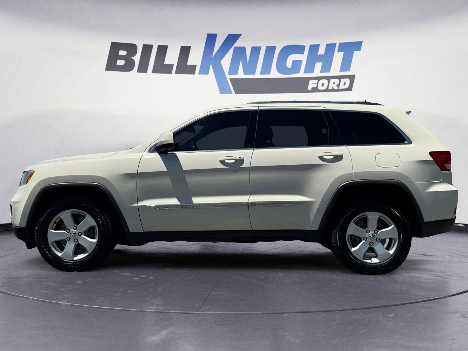 Used 2011 Jeep Grand Cherokee Laredo RWD image 2