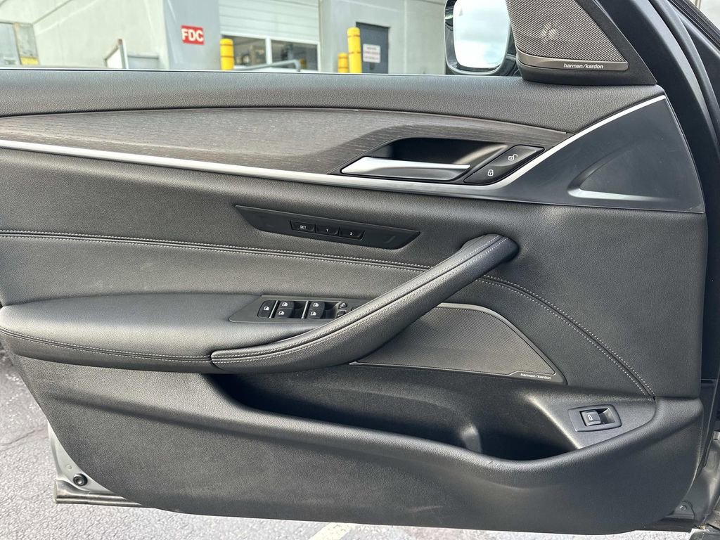 Used 2023 BMW 530i xDrive w/ Premium Package image 24