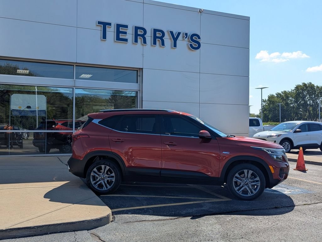 Used 2021 Kia Seltos S AWD/4WD image 2