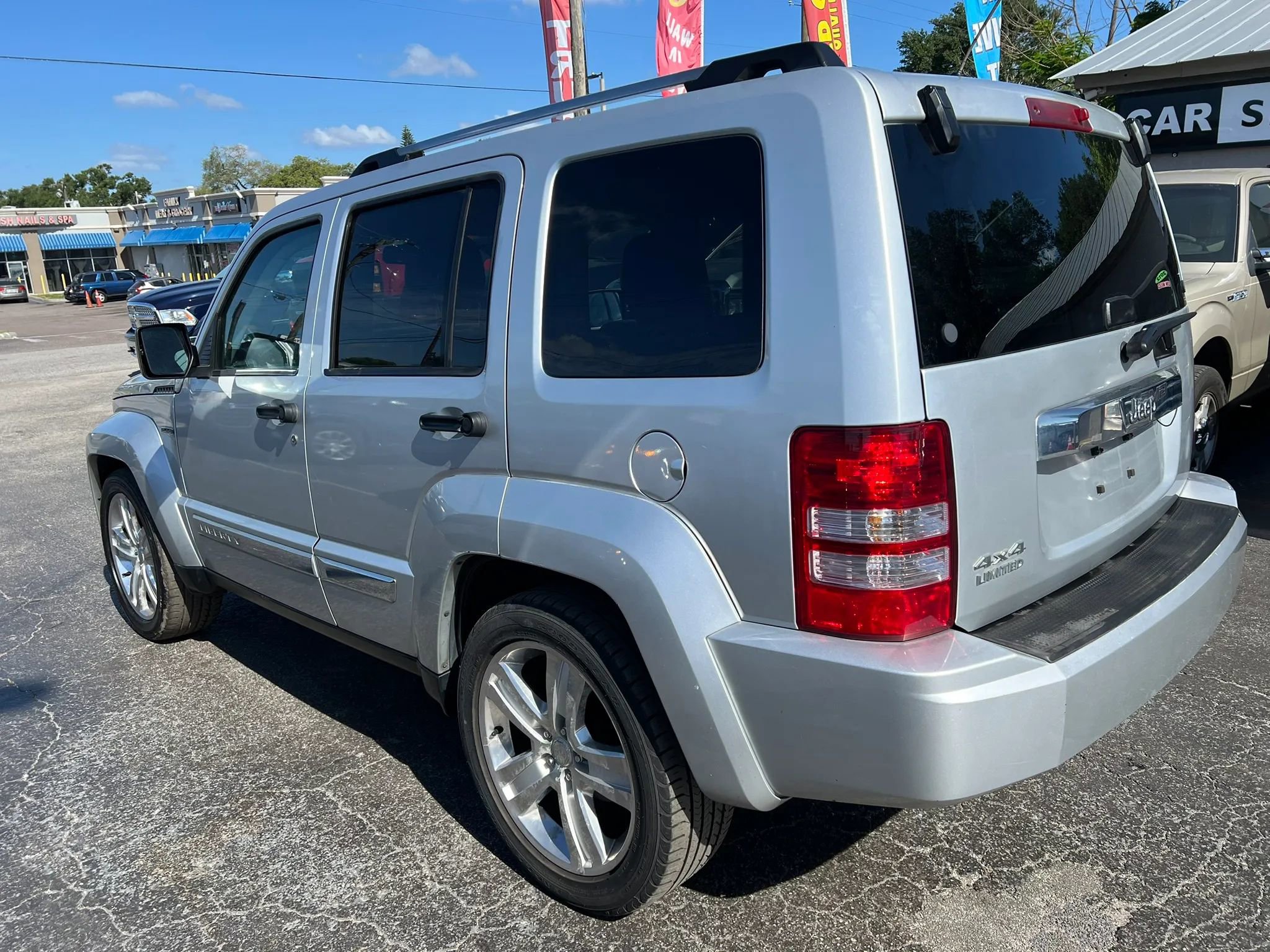 Used 2012 Jeep Liberty Limited Jet w/ Comfort/Convenience Group image 7