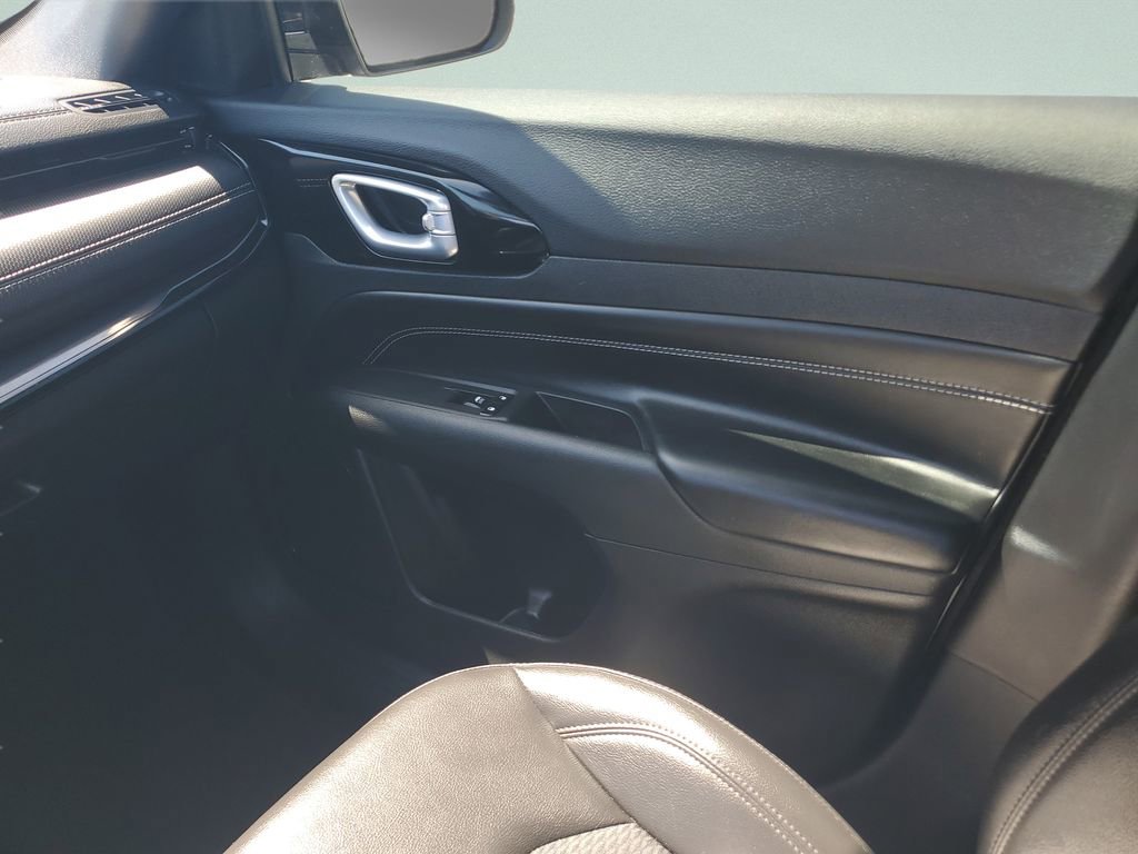 Used 2022 Jeep Compass Latitude FWD image 16