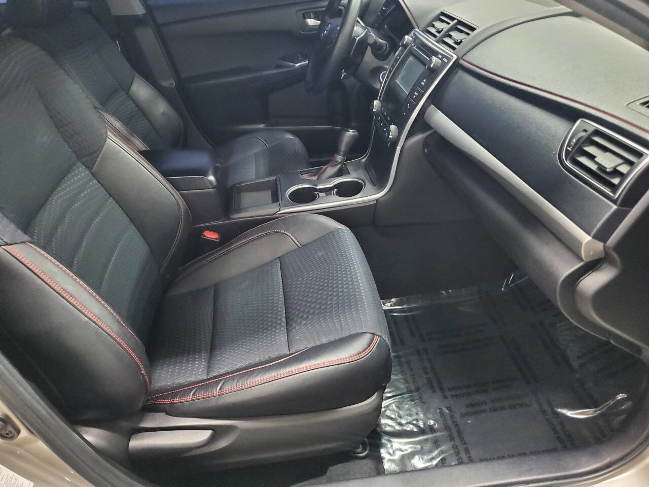 Used 2015 Toyota Camry SE FWD image 15