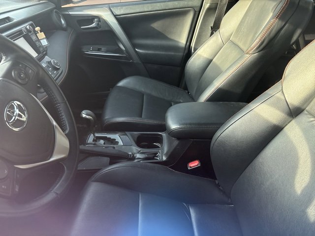 Used 2016 Toyota RAV4 SE image 10