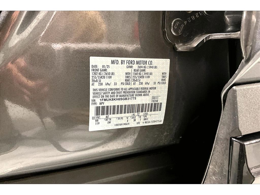 Used 2025 Ford Explorer ST-Line image 33