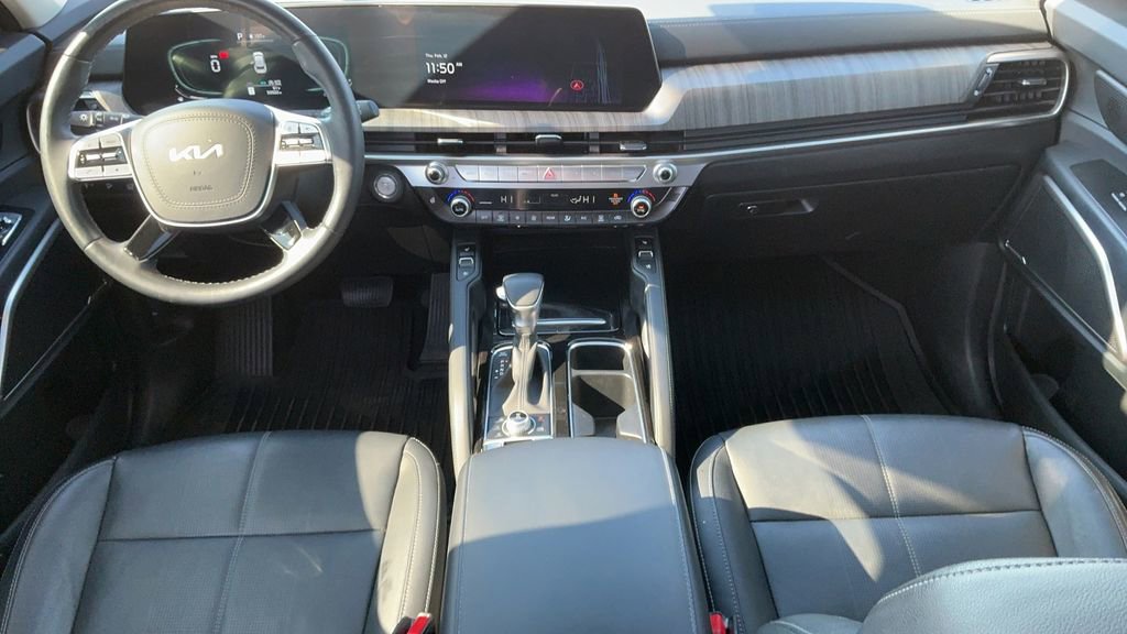 Used 2024 Kia Telluride EX w/ EX Captain's Chair Package image 16
