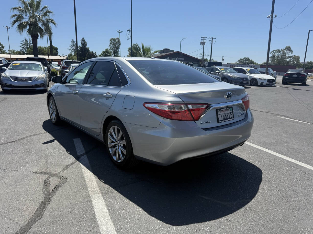 Used 2017 Toyota Camry XLE w/ Moonroof Package FWD image 5