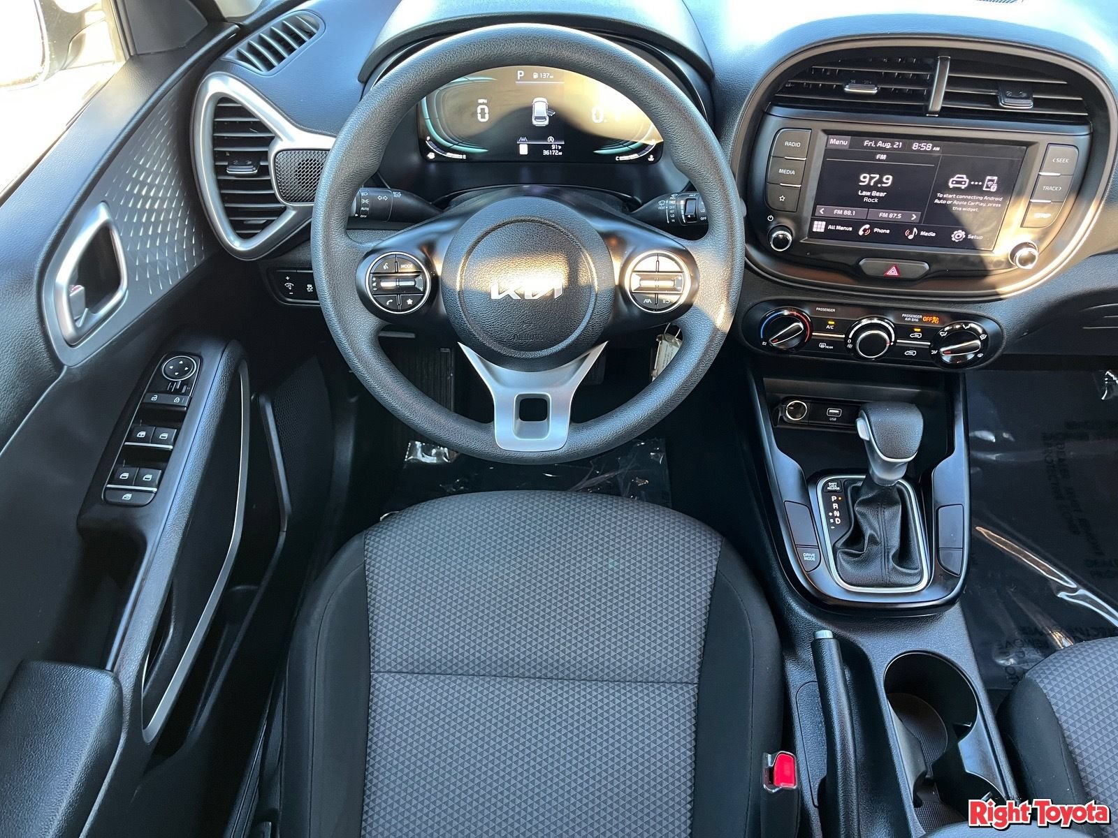 Used 2025 Kia Soul LX w/ LX Technology Package FWD image 16