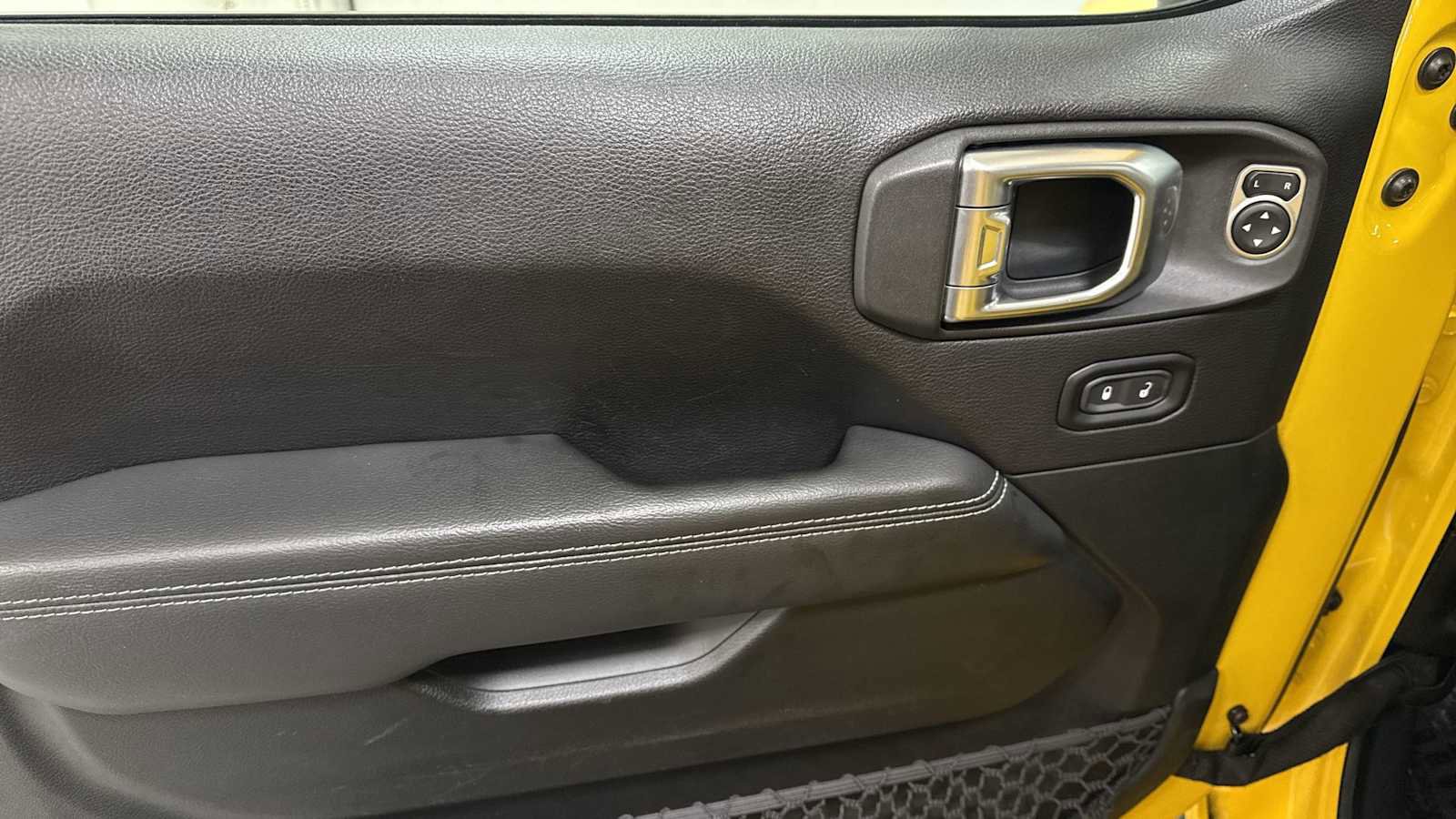 Used 2019 Jeep Wrangler Unlimited Sahara image 16